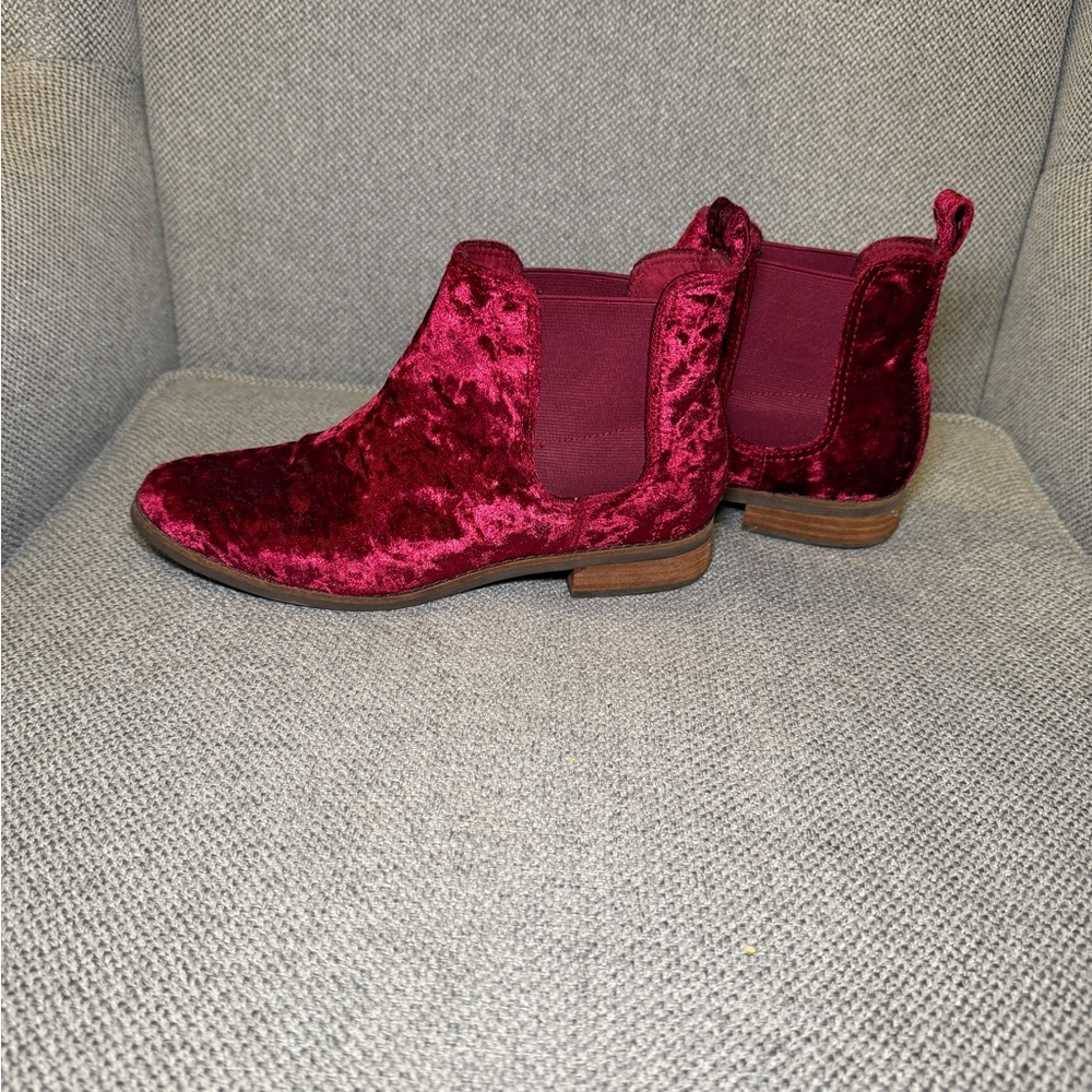 Toms Burgundy Velvet Chelsea Ankle Boots - Picture 2 of 6